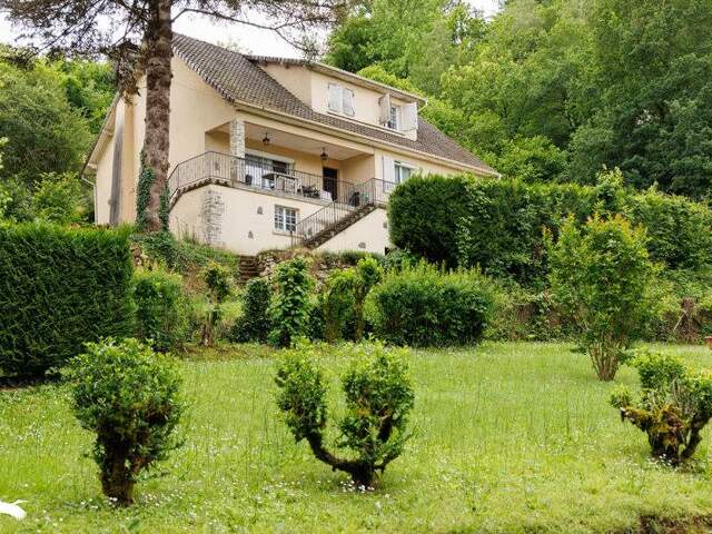 Maison de bourg de 6 pièces principales — photo du bien