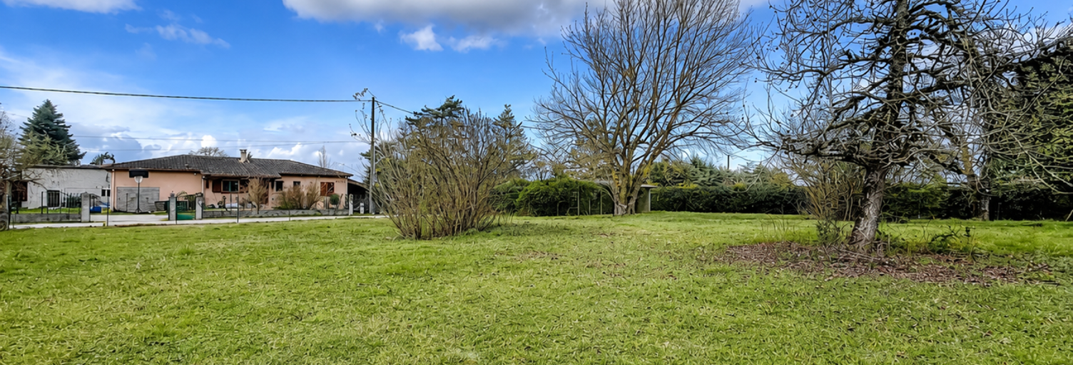 Terrain  1025 m² à vendre à Saint-Étienne-de-Tulmont (82410)