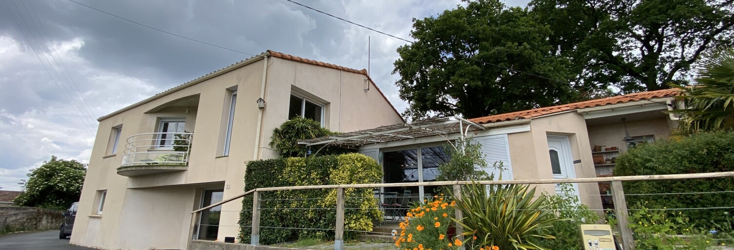 Maison 9 Pièces 181 m² à vendre à Les Herbiers (85500)