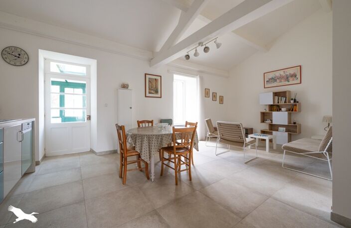 Maison en pierre de 3 pièces principales — photo 2