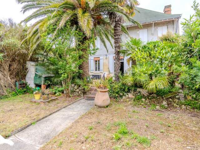 Maison en pierre de 7 pièces principales — photo du bien