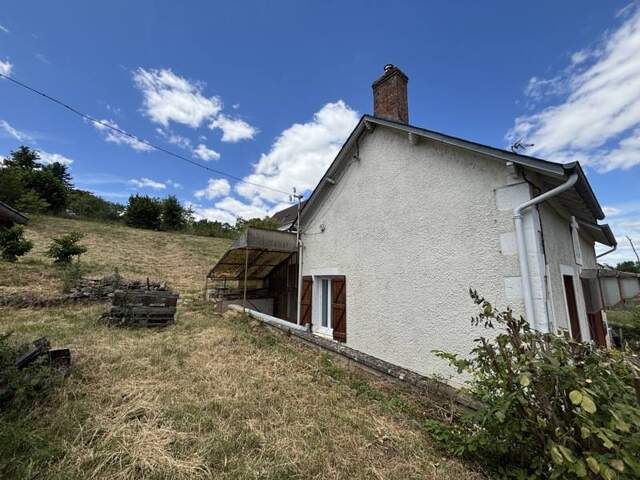 Maison en pierre de 3 pièces principales — photo du bien