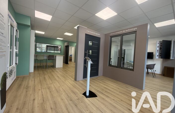Vente Local commercial 121 m&sup2; — photo 2