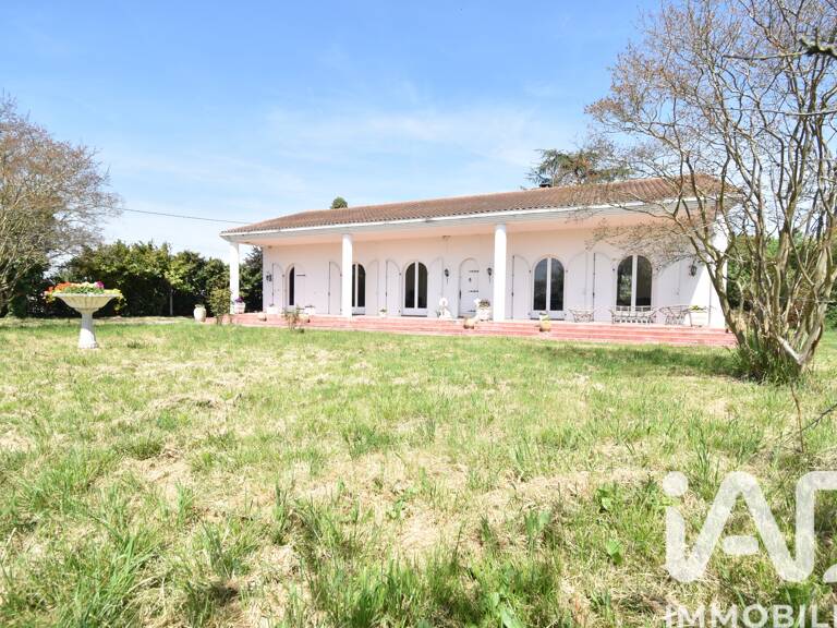 Vente Maison/villa 8 pièces — photo 1