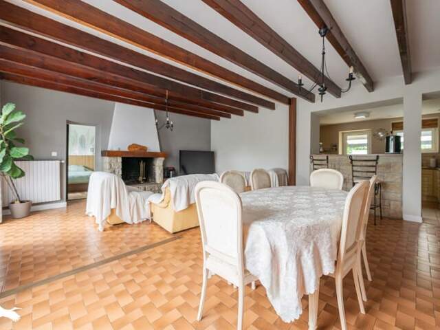 Maison en pierre de 6 pièces principales — photo du bien