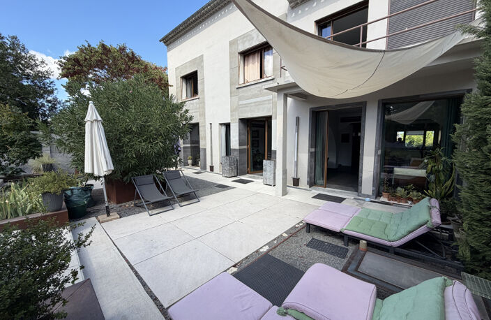 Maison 5 pièces de 240m2 entièrement rénovée proche Cité au — photo 2