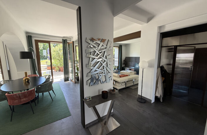Maison 5 pièces de 240m2 entièrement rénovée proche Cité au — photo 4