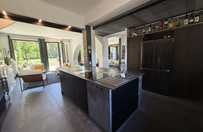 Maison 5 pièces de 240m2 entièrement rénovée proche Cité au — photo 5