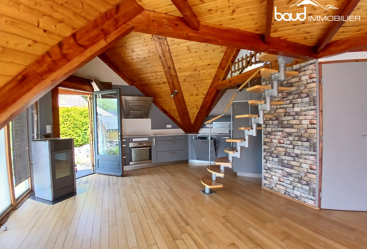 Chalet + hangar + petit chalet — photo 1