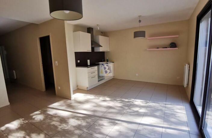 ANGOULEME Appt T2 Terrasse, garage — photo 2