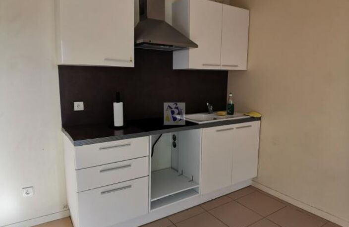ANGOULEME Appt T2 Terrasse, garage — photo 3