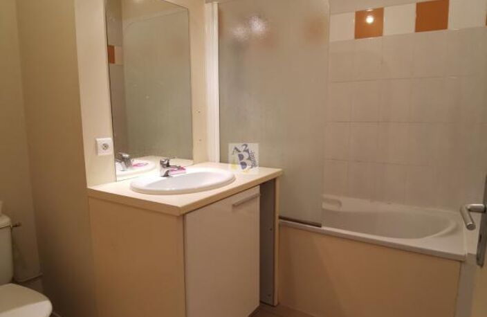 ANGOULEME Appt T2 Terrasse, garage — photo 4