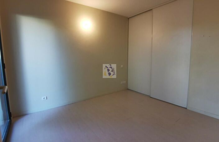 ANGOULEME Appt T2 Terrasse, garage — photo 5