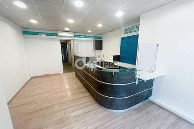 Bureau  740 €