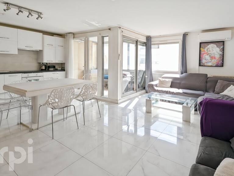 Spacieux 4 pièces de 87 m² entièrement rénové, idéalement situé à Cannes-la-Bocca, à seulement 1 minute à pied des plages — photo 1