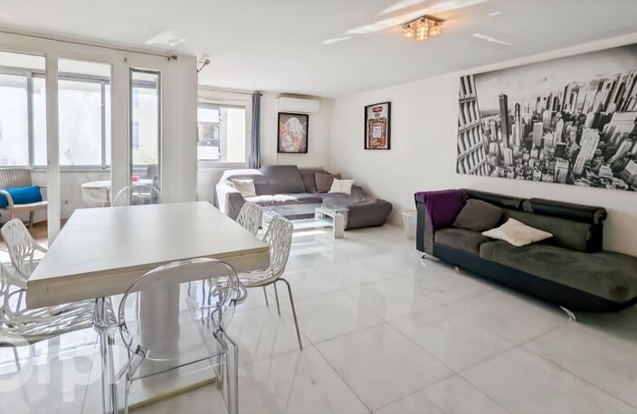 Spacieux 4 pièces de 87 m² entièrement rénové, idéalement situé à Cannes-la-Bocca, à seulement 1 minute à pied des plages — photo 2