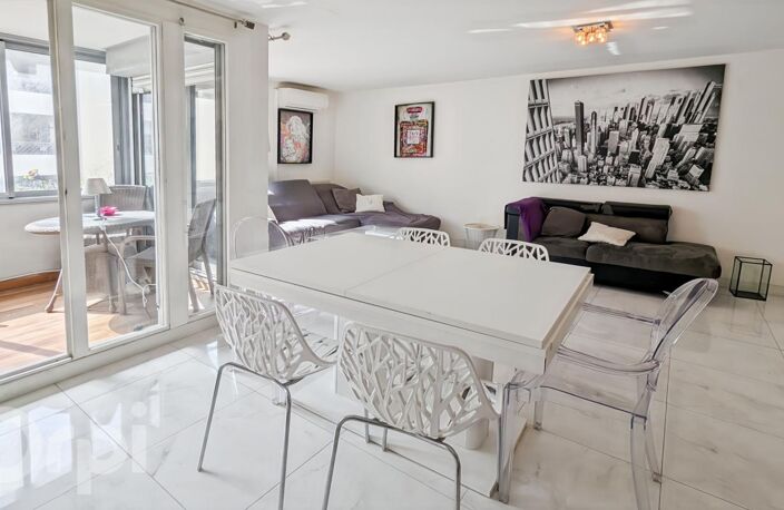 Spacieux 4 pièces de 87 m² entièrement rénové, idéalement situé à Cannes-la-Bocca, à seulement 1 minute à pied des plages — photo 4