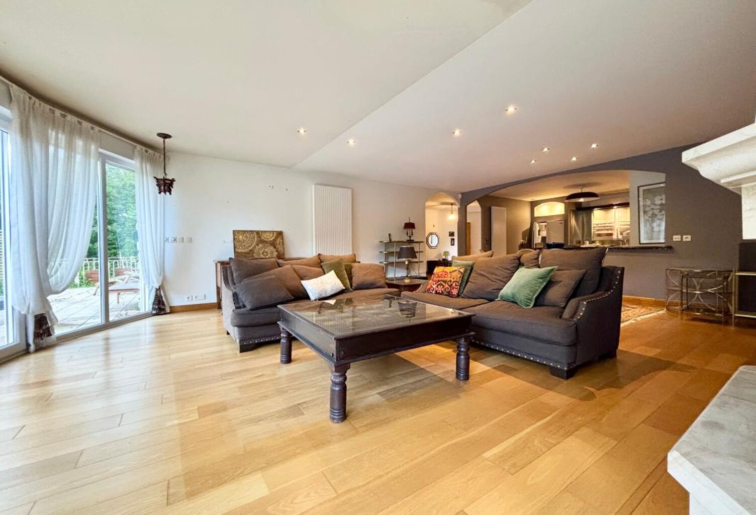 Plain pied individuel avec plus de 2500m² de jardin arboré — photo 1