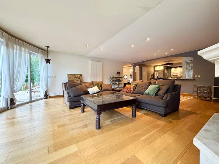 Plain pied individuel avec plus de 2500m² de jardin arboré — photo 1