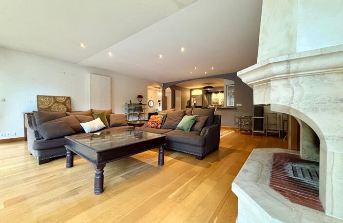 Plain pied individuel avec plus de 2500m² de jardin arboré — photo 2