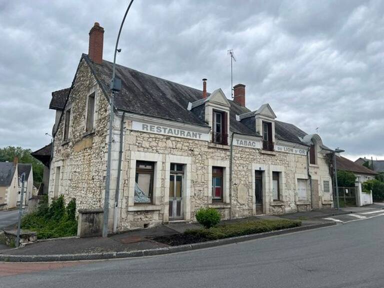 Commerce avec habitation, centre bourg Lye — photo 1