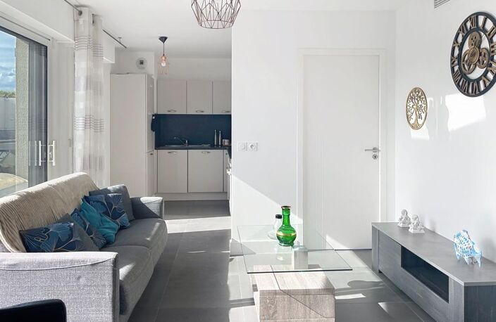 2P VUE MER DERNIER ETAGE RESIDENCE RECENTE — photo 4