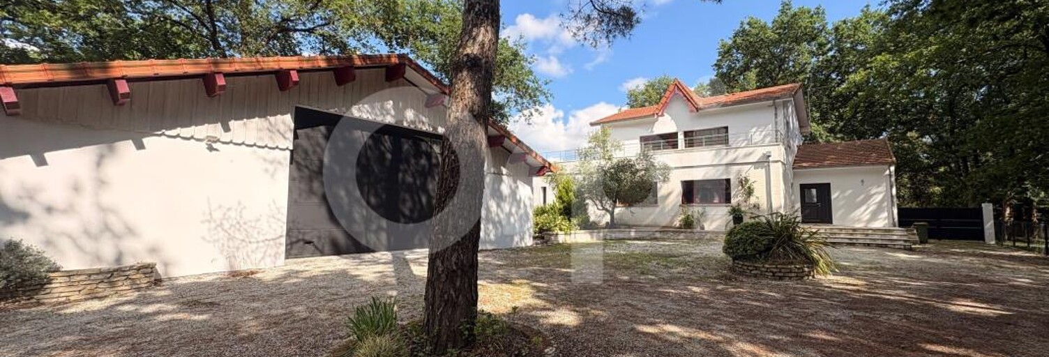 Maison 5 Pièces 273 m² à vendre à Saint-Romain-de-Benet (17600)