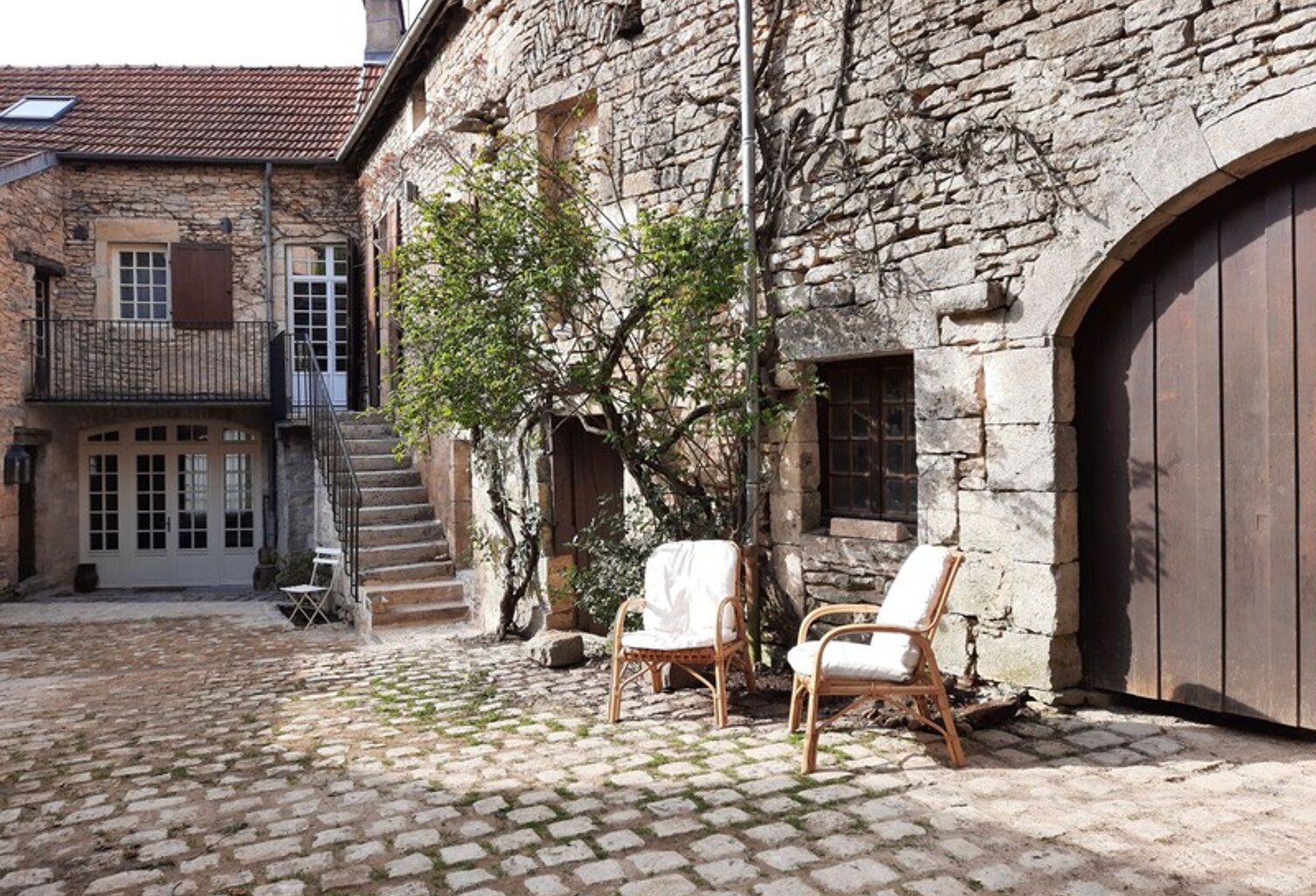 Propriété à vendre 10 pièces, Flavigny-sur-Ozerain (21) — photo 1