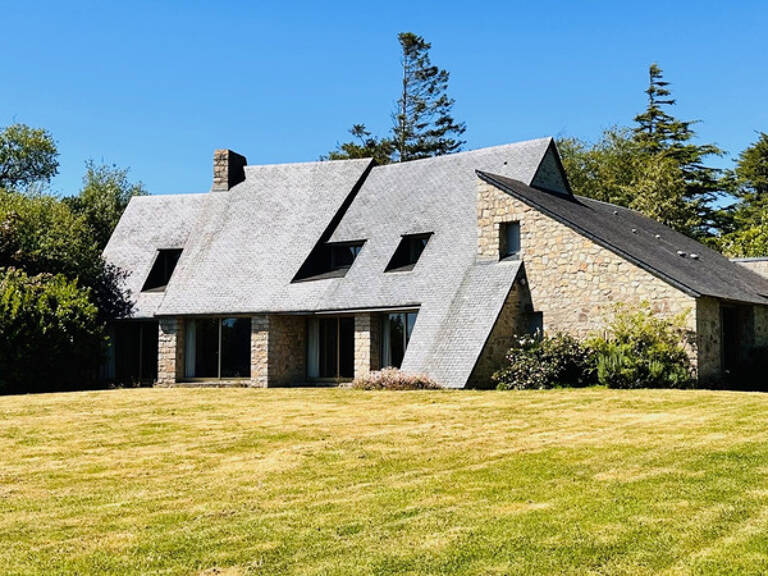 Signature Architecturale et Horizon Marin : Une Œuvre d’Yves Guilloux — photo 1