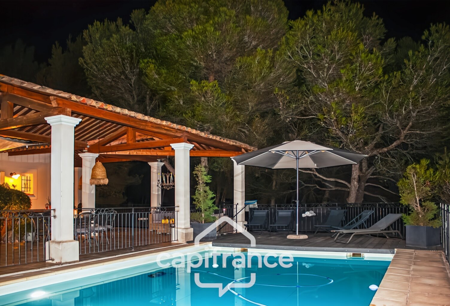 ELEGANCE NATURE et PREStIGE sur le golf de pont royal VILLA  élevée d'un étage d'une surface totale  190 m2 avec vue dégagée  établie sur 1700 2 de terrain,  piscine sécurisée , dépendances — photo 1