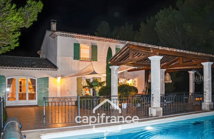 ELEGANCE NATURE et PREStIGE sur le golf de pont royal VILLA  élevée d'un étage d'une surface totale  190 m2 avec vue dégagée  établie sur 1700 2 de terrain,  piscine sécurisée , dépendances — photo 2