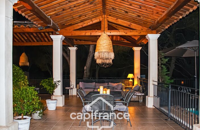 ELEGANCE NATURE et PREStIGE sur le golf de pont royal VILLA  élevée d'un étage d'une surface totale  190 m2 avec vue dégagée  établie sur 1700 2 de terrain,  piscine sécurisée , dépendances — photo 4