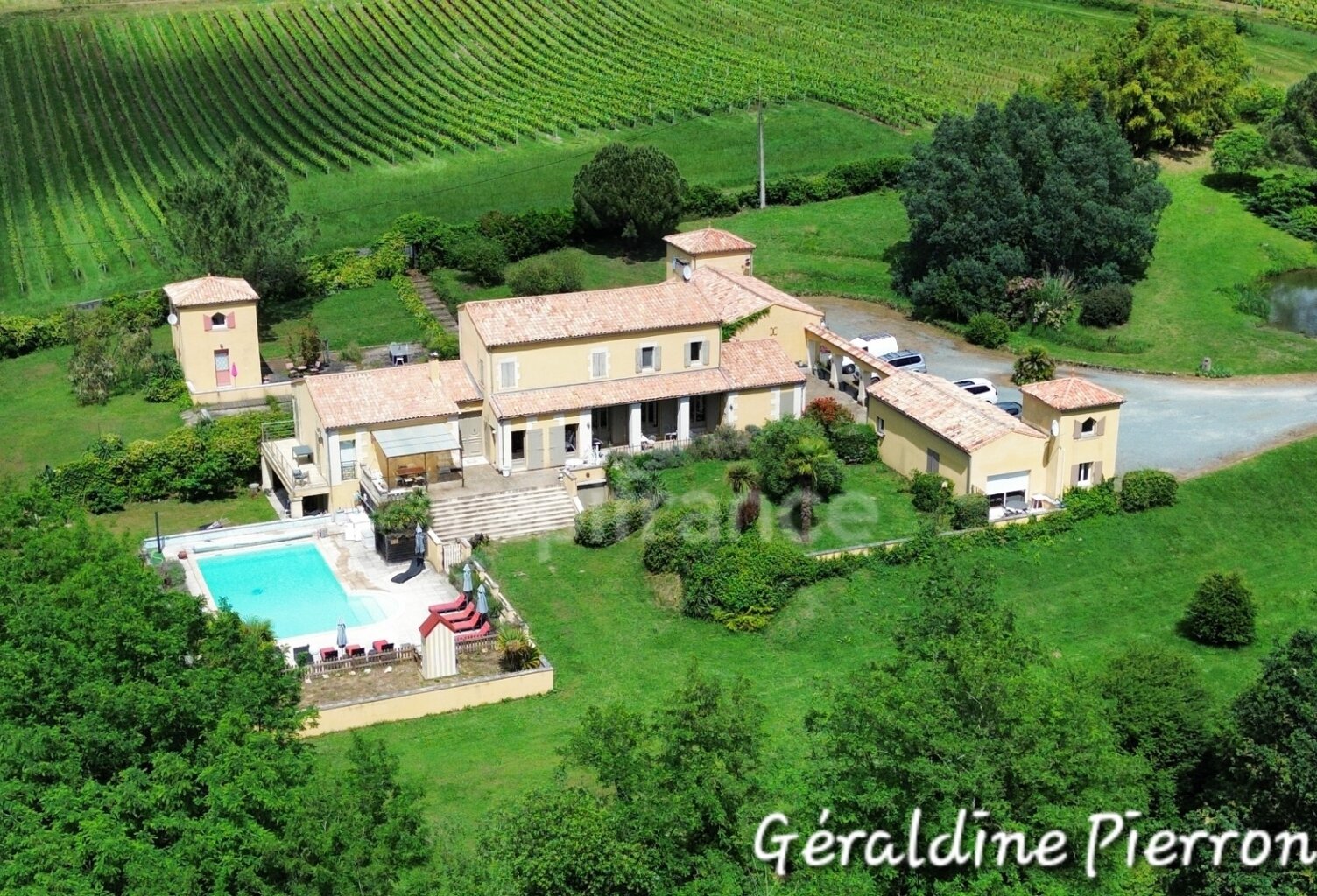 propriété de prestige d’environ 480 m² implantée sur un terrain de 3.4 hectares avec 2 gîtes et chambre d'hôte — photo 1
