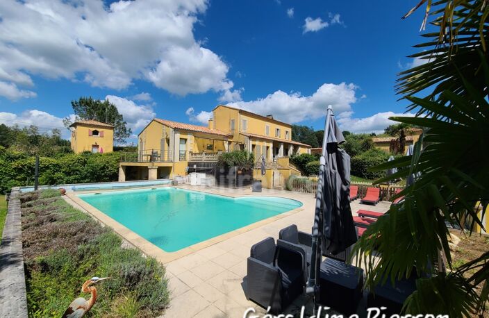 propriété de prestige d’environ 480 m² implantée sur un terrain de 3.4 hectares avec 2 gîtes et chambre d'hôte — photo 2