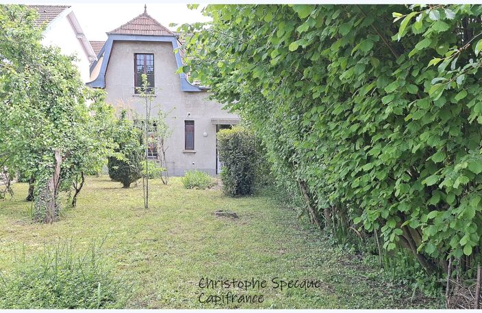 A vendre Élégante maison des années 1930 – Charme, volumes et jardin arboré VICHY (03) — photo 2
