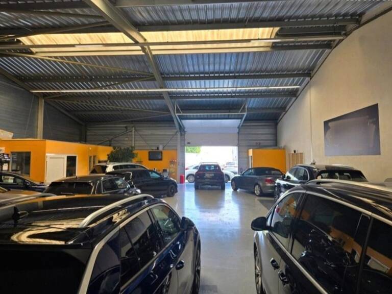 LOCAL COMMERCIAL / ENTREPÔT / GARAGE AVEC BUREAUX À LOUER / SECTEUR TOURS NORD 37 ) — photo 1