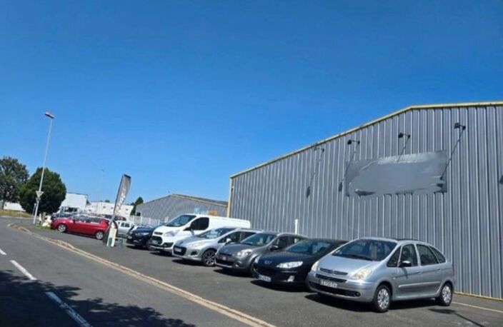 LOCAL COMMERCIAL / ENTREPÔT / GARAGE AVEC BUREAUX À LOUER / SECTEUR TOURS NORD 37 ) — photo 5