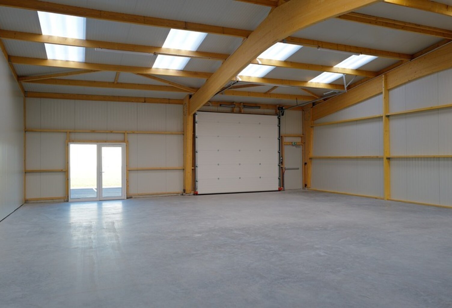 Local de 180 m² neuf à louer — photo 1