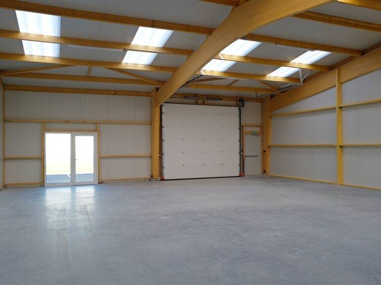 Local de 180 m² neuf à louer — photo 1