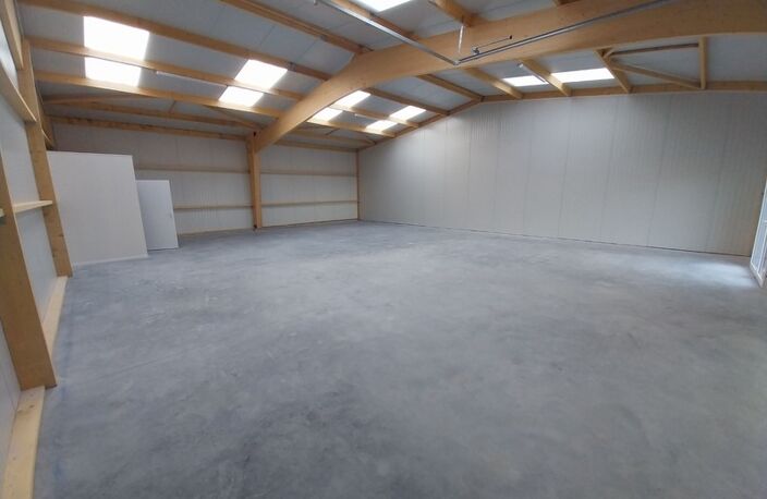 Local de 180 m² neuf à louer — photo 2