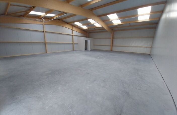 Local de 180 m² neuf à louer — photo 3