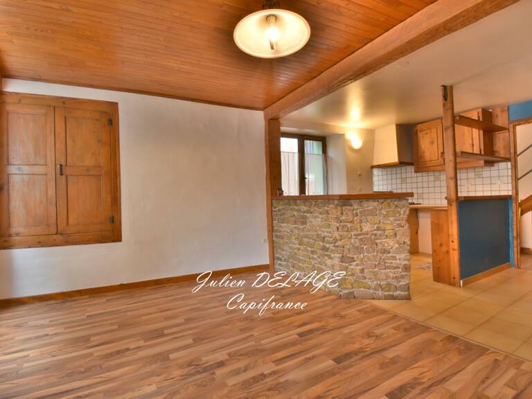 AUTHENTIQUE MAISON DE VILLAGE AU CŒUR D'EMBRUN – 2 CHAMBRES – CAVE & COMBLES — photo 1