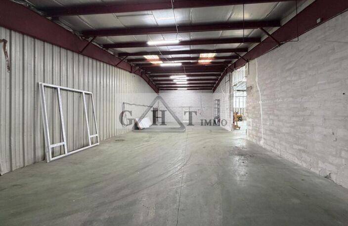 ENTREPOT 2000 M² SUR 6000 M² DE TERRAIN A VENDRE A FAREMOUTIERS — photo 3