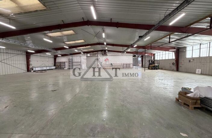 ENTREPOT 2000 M² SUR 6000 M² DE TERRAIN A VENDRE A FAREMOUTIERS — photo 4