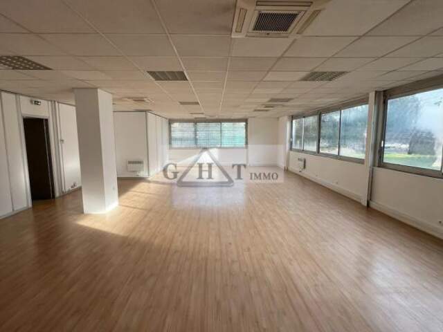 BUREAU 110M² A LOUER AUX ULIS — photo du bien