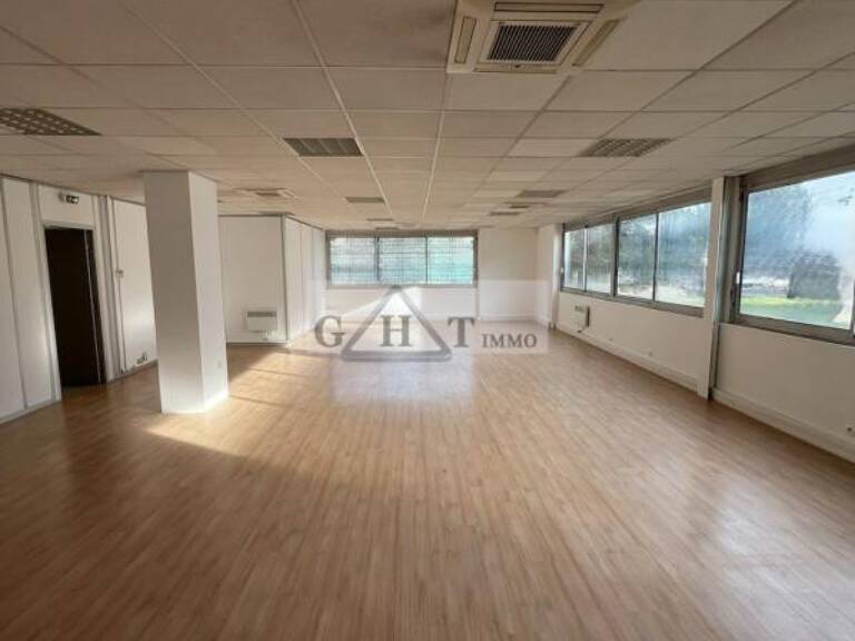 BUREAU 110M² A LOUER AUX ULIS — photo 1