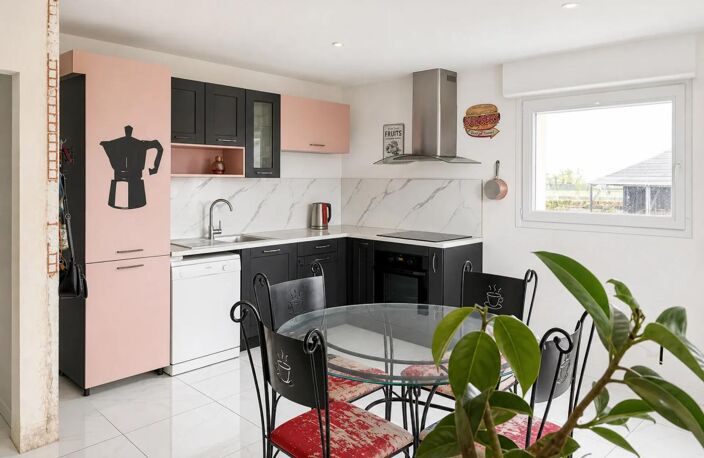 Maison 8 pièces de 155 m² à Radenac, louée — photo 2