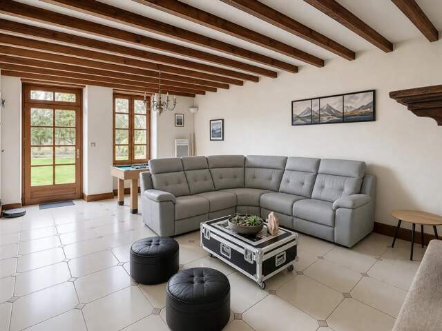 Charme et potentiel dans longère à Freigné — photo du bien