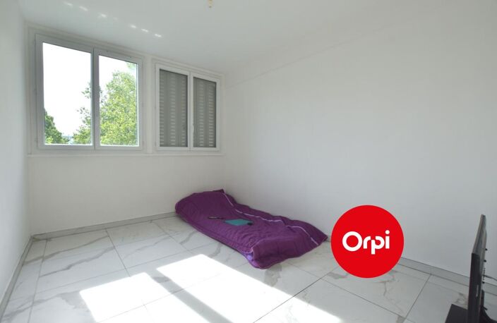 T4 - 2 Rue Robespierre 69800 SAINT PRIEST — photo 3