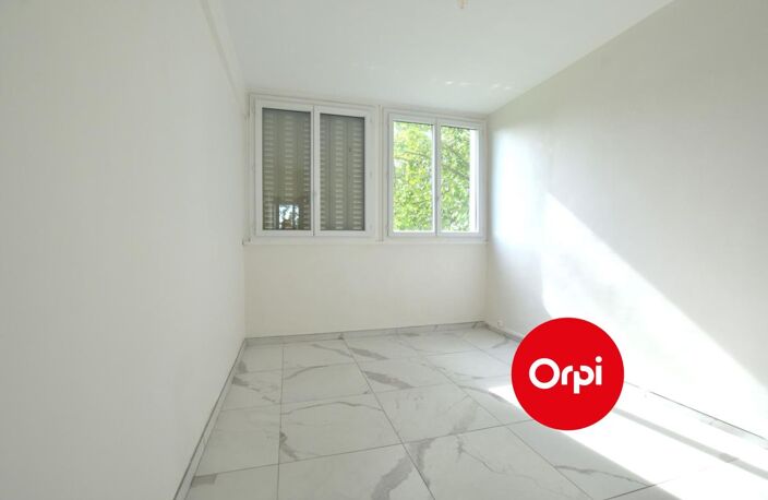 T4 - 2 Rue Robespierre 69800 SAINT PRIEST — photo 4